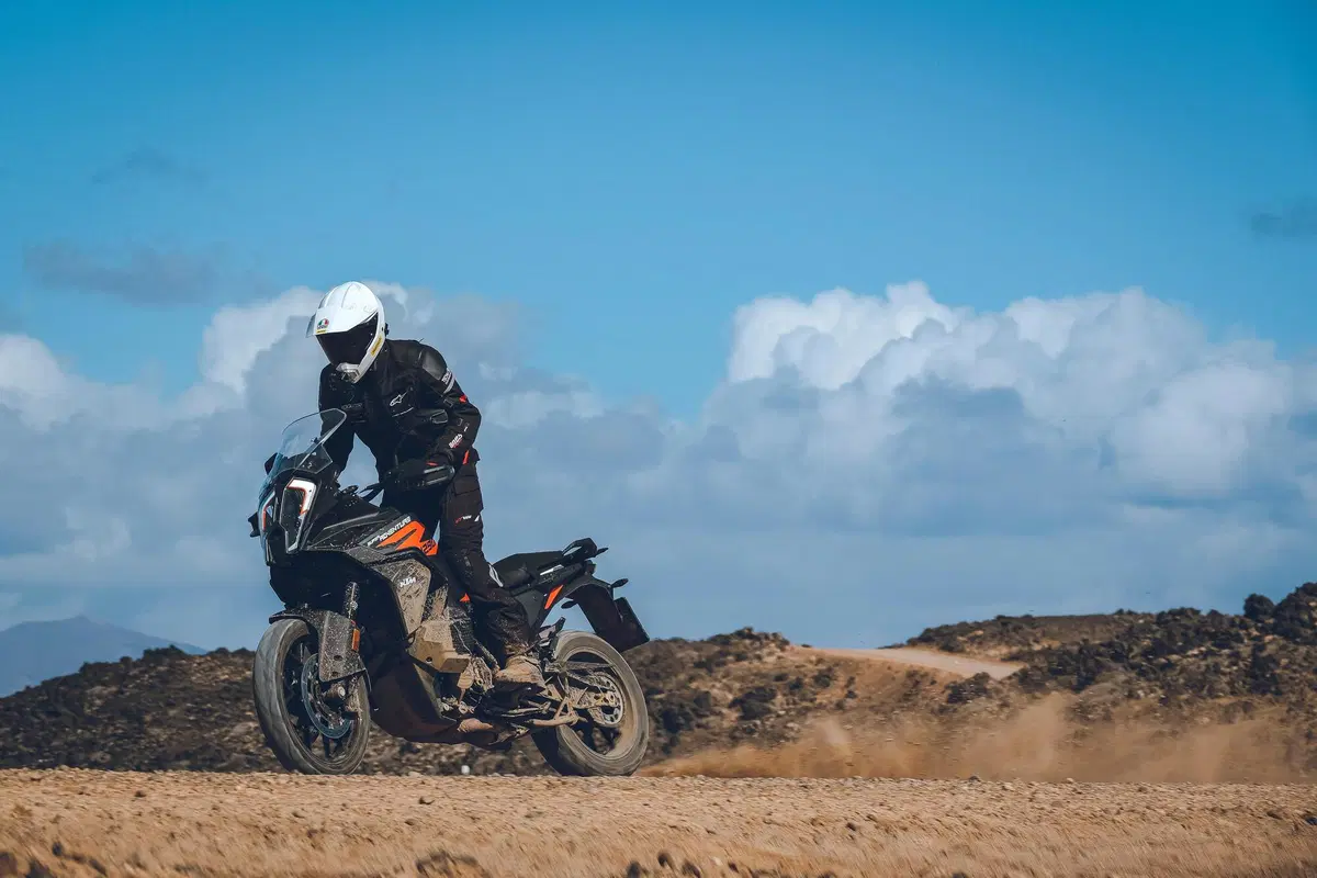 KTM 1290 SUPER ADVENTURE S Test 2021: 160 cv, elettronica al top (2)