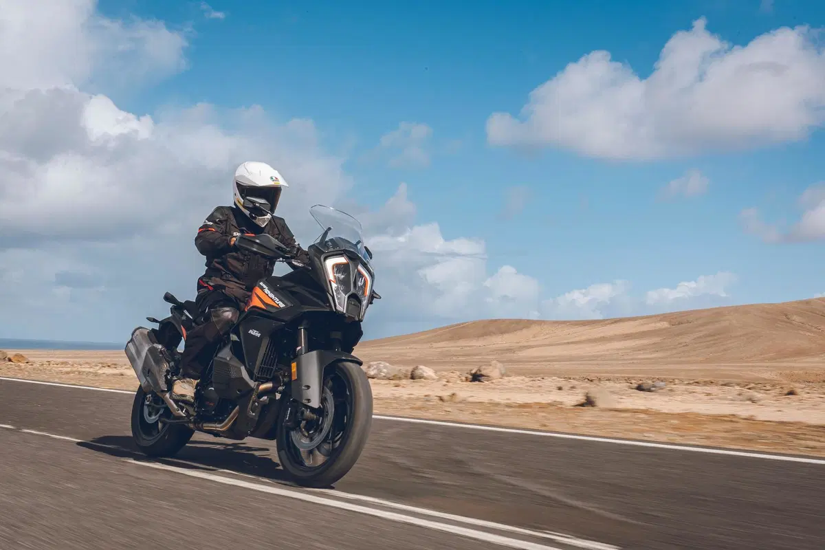 KTM 1290 SUPER ADVENTURE S Test 2021: 160 cv, elettronica al top (3)