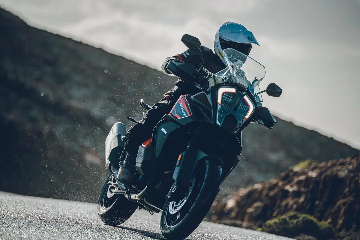 KTM 1290 SUPER ADVENTURE S Test 2021: 160 cv, elettronica al top (5)