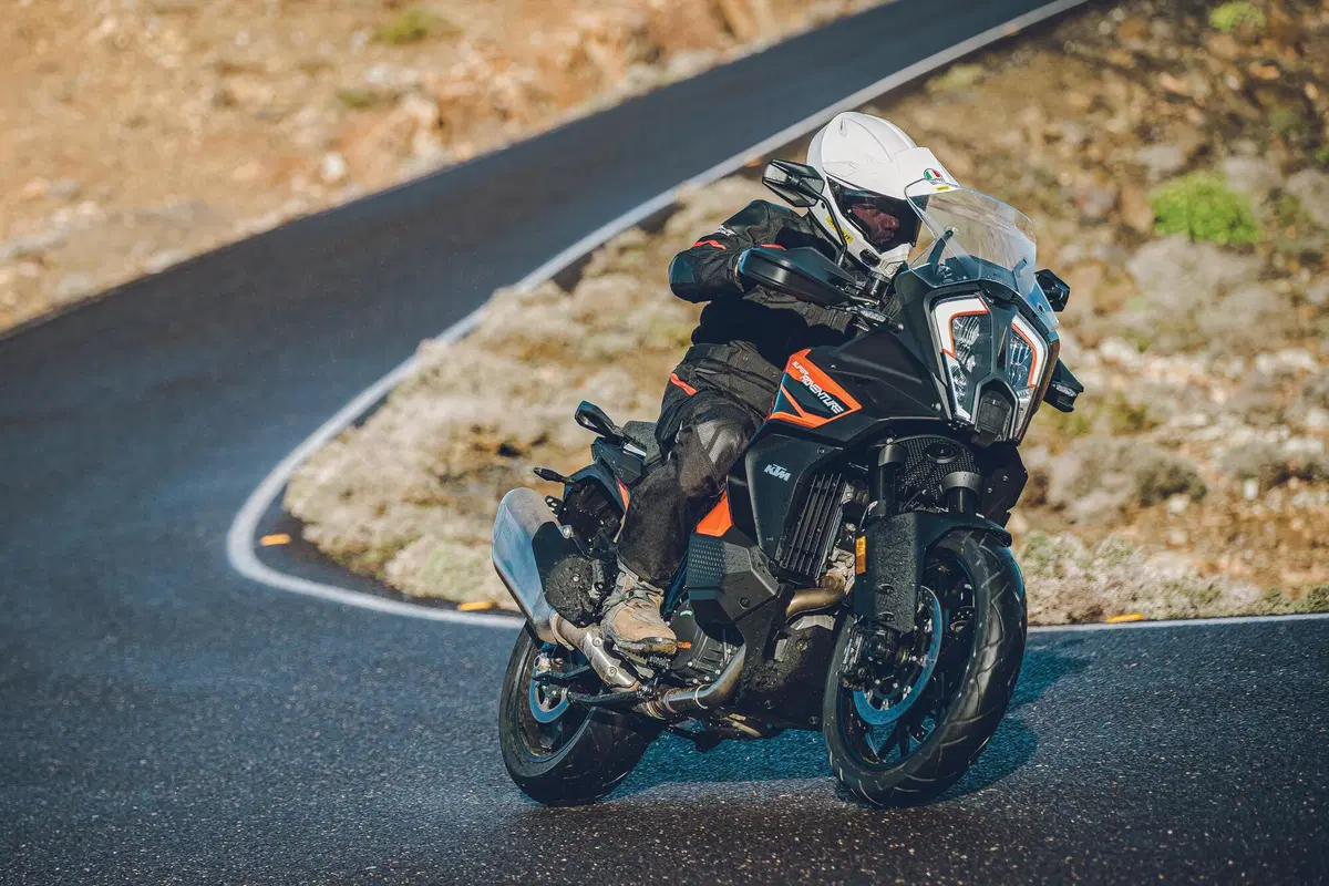 KTM 1290 SUPER ADVENTURE S Test 2021: 160 cv, elettronica al top (8)