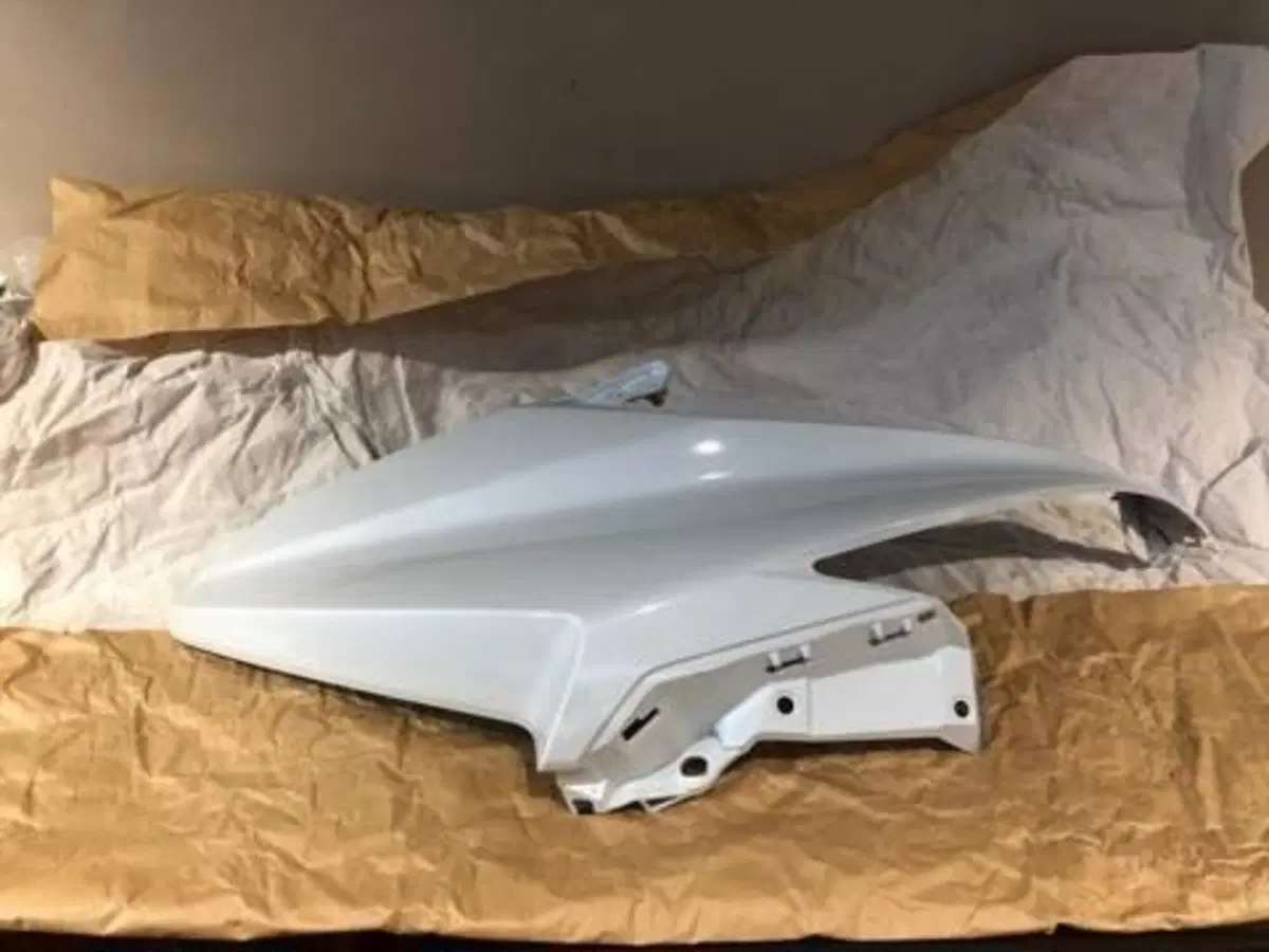 FIANCHETTO LATERALE PER TMAX 500 WHITE Yamaha