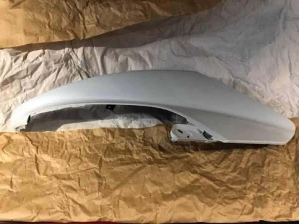 FIANCHETTO LATERALE PER TMAX 500 WHITE Yamaha (2)