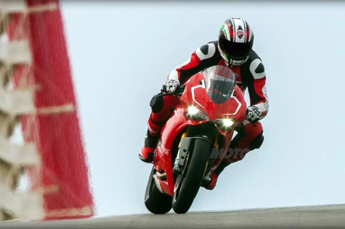 Claudio Domenicali: “La Panigale R incorpora il massimo delle tecnologie disponibili” 