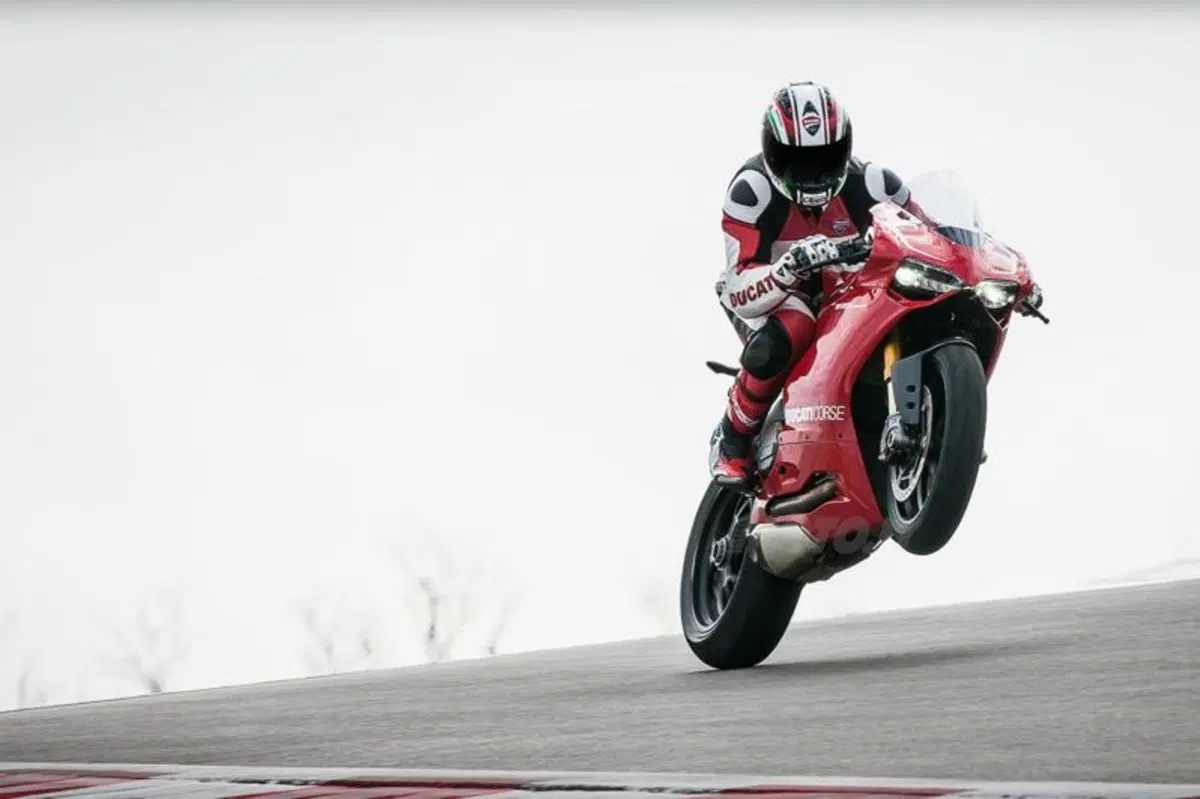Claudio Domenicali: “La Panigale R incorpora il massimo delle tecnologie disponibili”  (5)