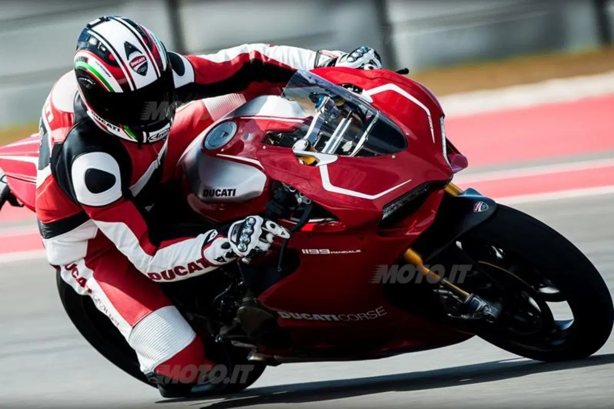 Claudio Domenicali: “La Panigale R incorpora il massimo delle tecnologie disponibili”  (6)