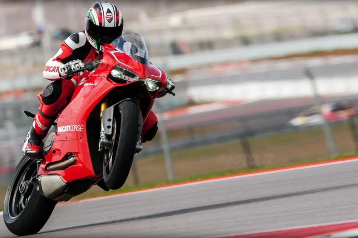 Claudio Domenicali: “La Panigale R incorpora il massimo delle tecnologie disponibili”  (10)