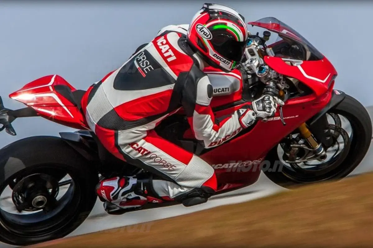 Claudio Domenicali: “La Panigale R incorpora il massimo delle tecnologie disponibili”  (11)