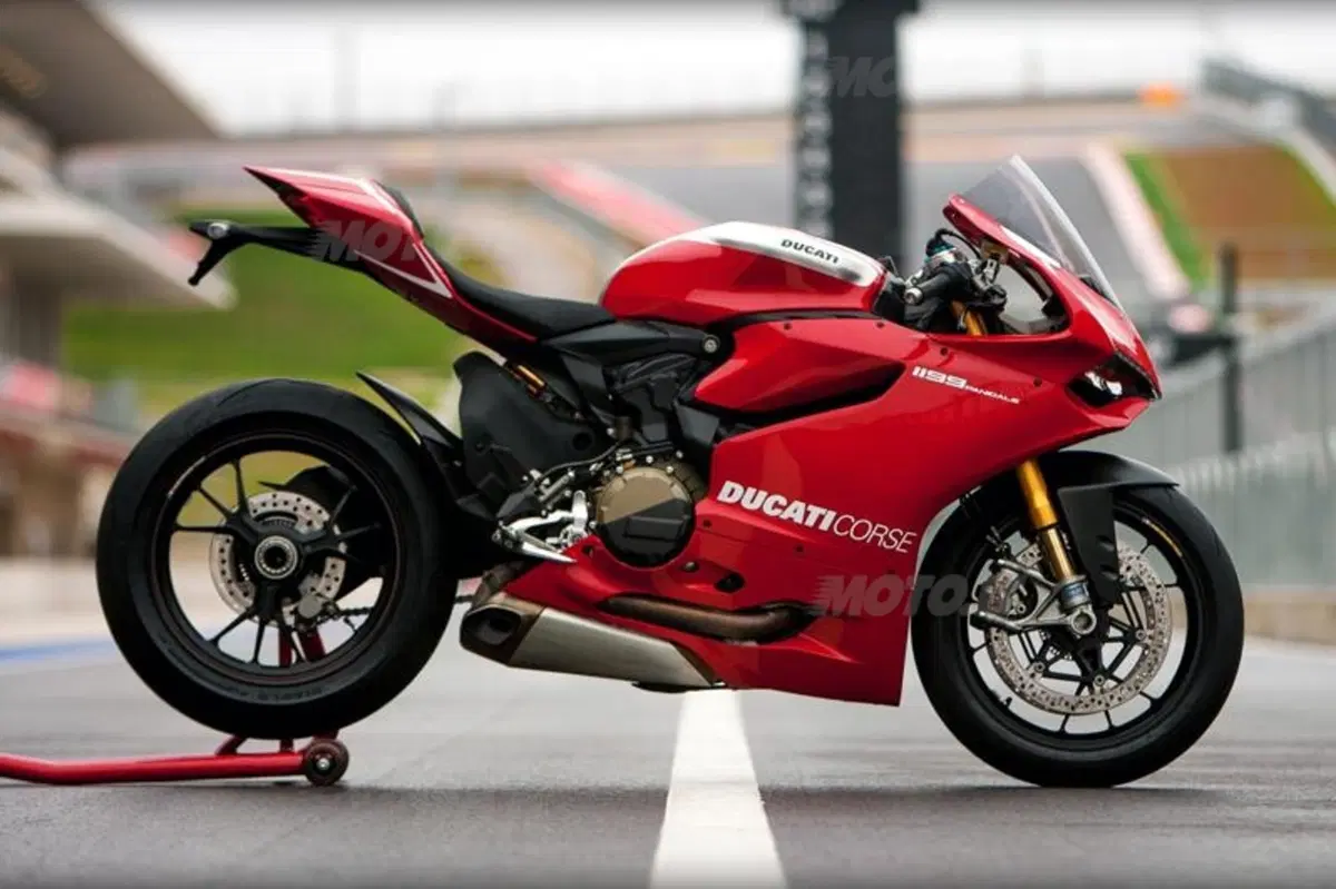 Claudio Domenicali: “La Panigale R incorpora il massimo delle tecnologie disponibili”  (12)