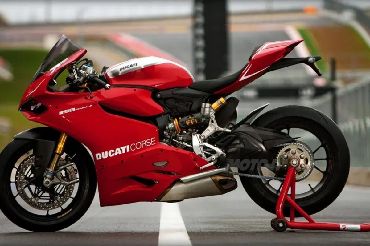 Claudio Domenicali: “La Panigale R incorpora il massimo delle tecnologie disponibili”  (13)