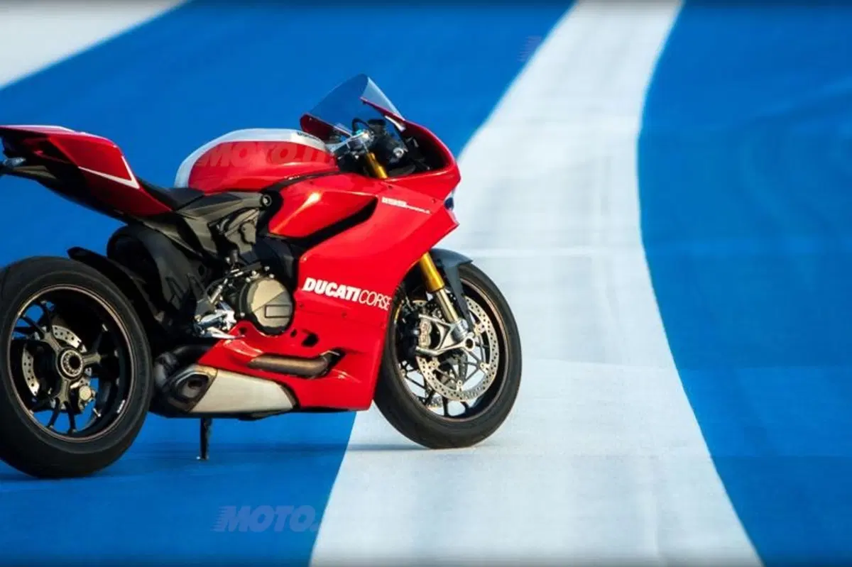 Claudio Domenicali: “La Panigale R incorpora il massimo delle tecnologie disponibili”  (15)