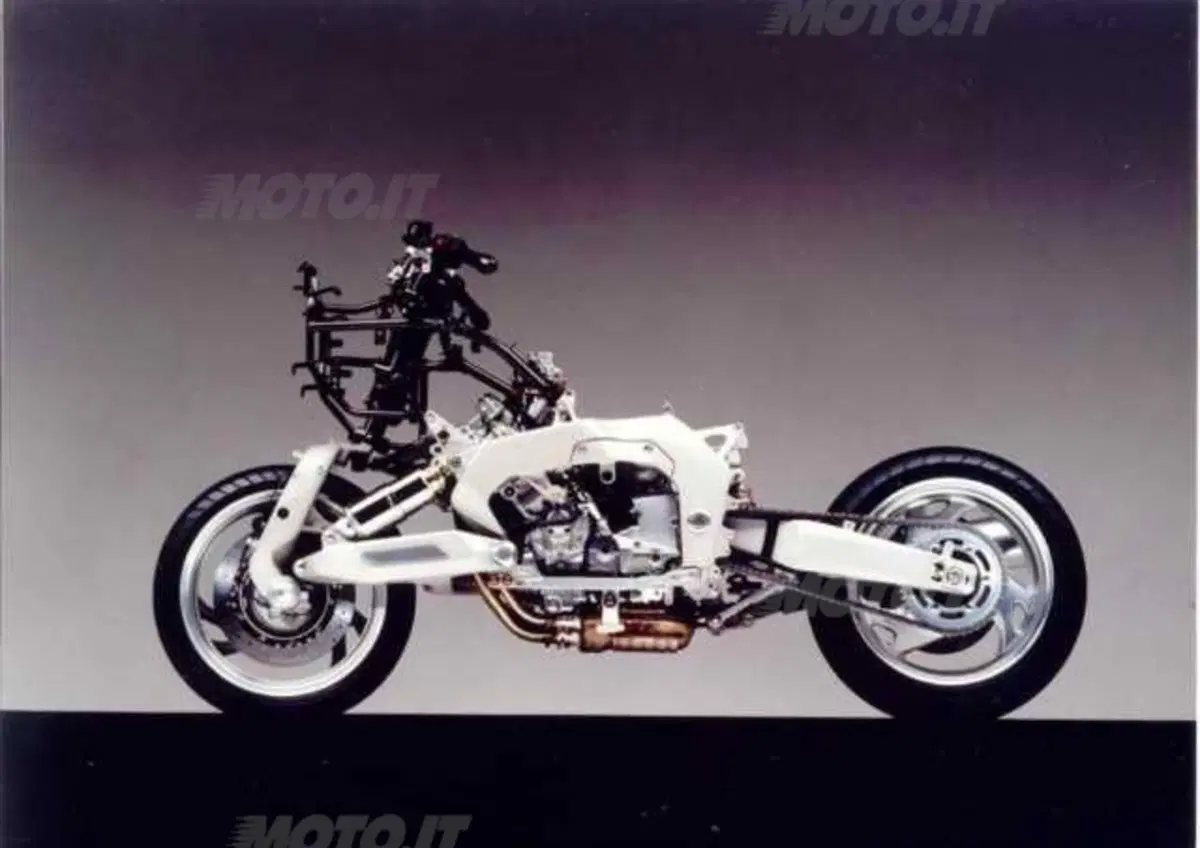 Una Yamaha con forcellone anteriore alla 8 ore di Suzuka (nel 1985) (5)