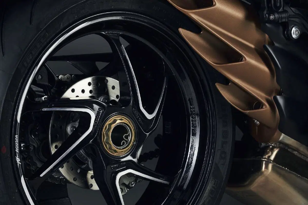 MV Agusta gamma Brutale 800 m.y. 2021: sono tre le versioni (5)