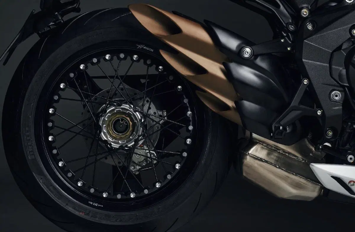 MV Agusta Dragster 800 m.y. 2021: quattro le versioni (9)