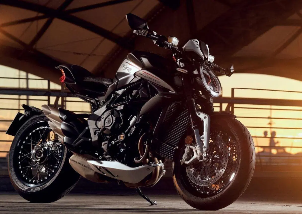 MV Agusta Dragster 800 m.y. 2021: quattro le versioni (3)