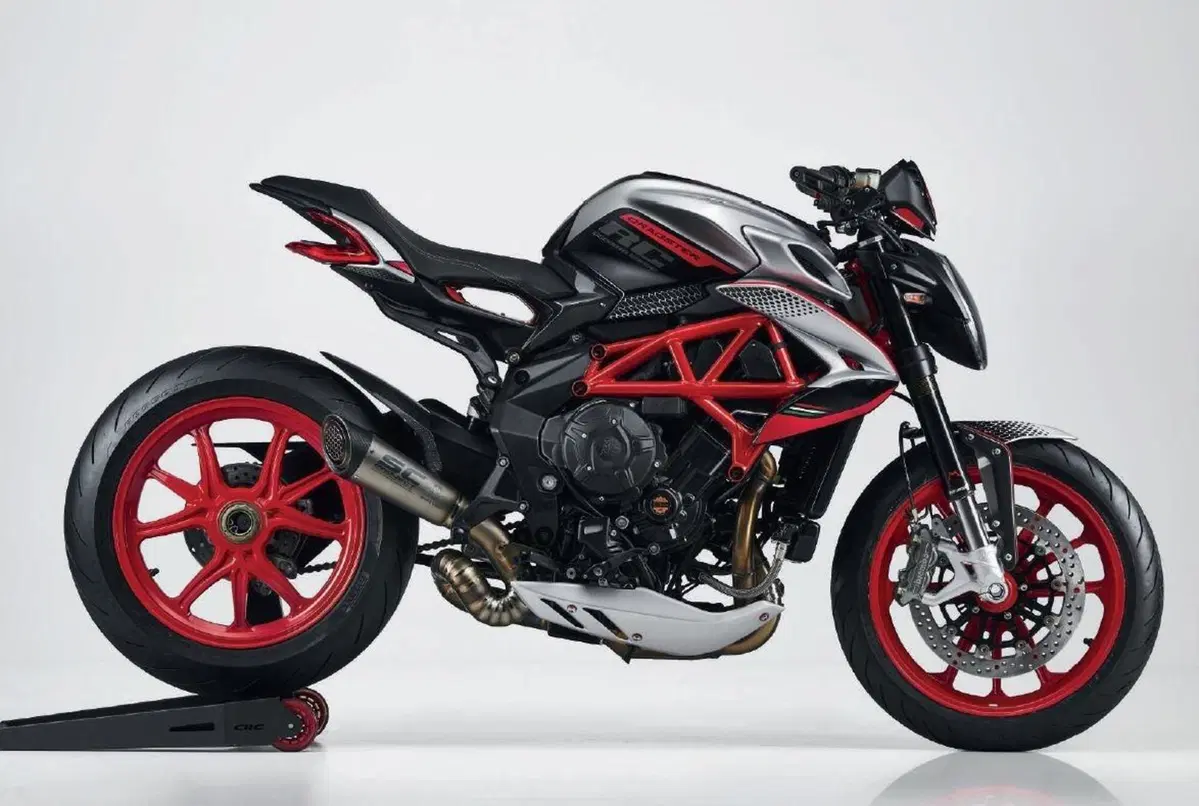 MV Agusta Dragster 800 m.y. 2021: quattro le versioni (2)