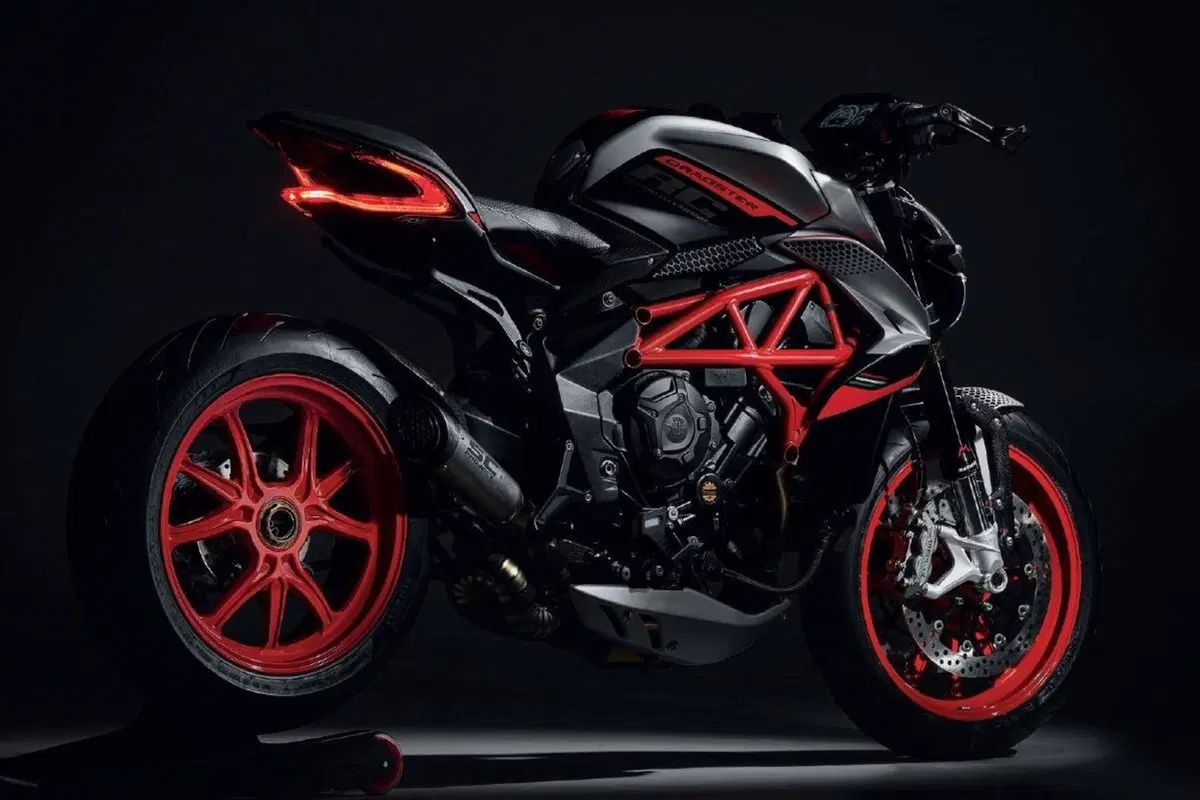 MV Agusta Dragster 800 m.y. 2021: quattro le versioni (7)