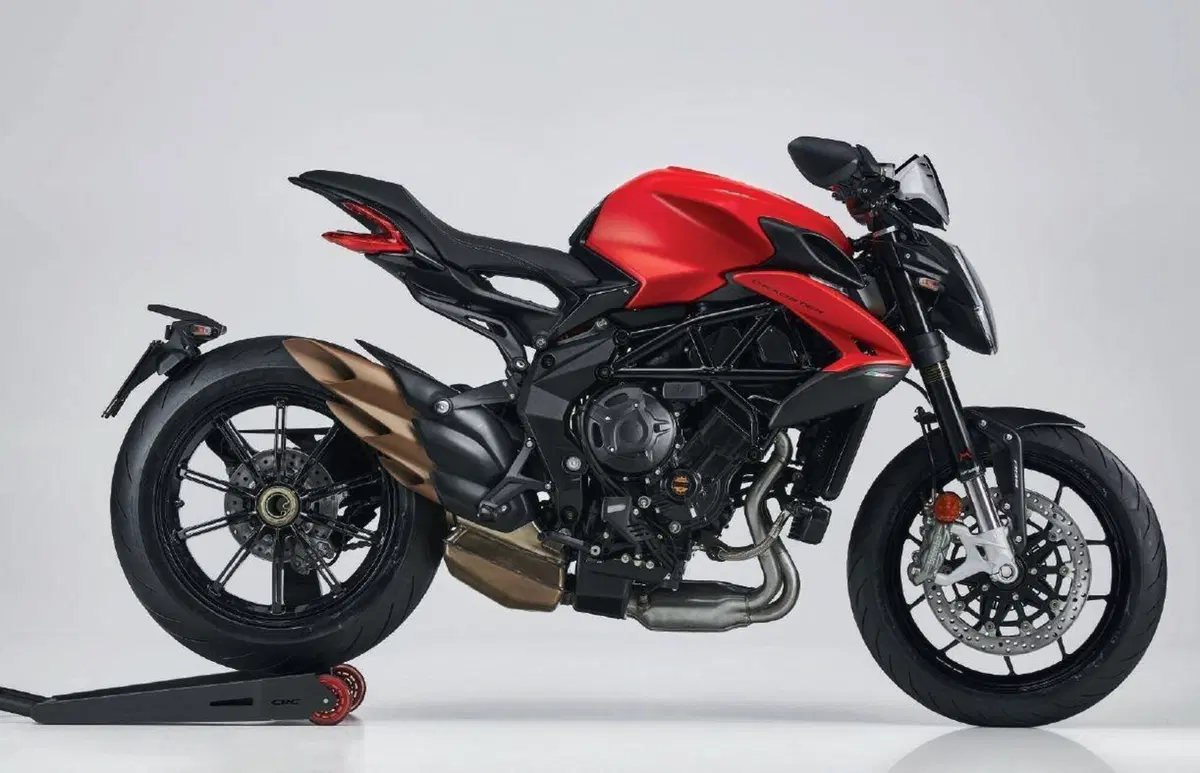 MV Agusta Dragster 800 m.y. 2021: quattro le versioni (3)