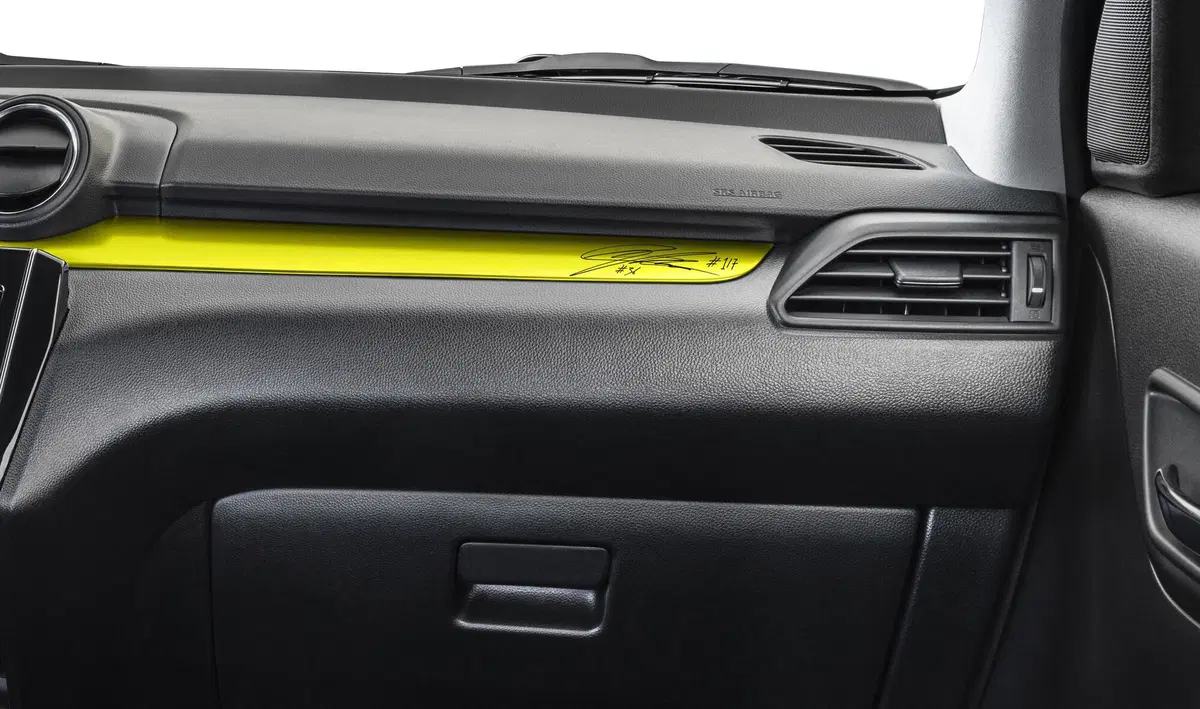 Suzuki dedica una Swift Sport Hybrid a Joan Mir (4)