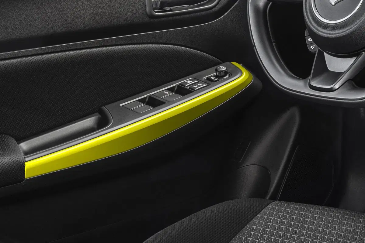 Suzuki dedica una Swift Sport Hybrid a Joan Mir (5)