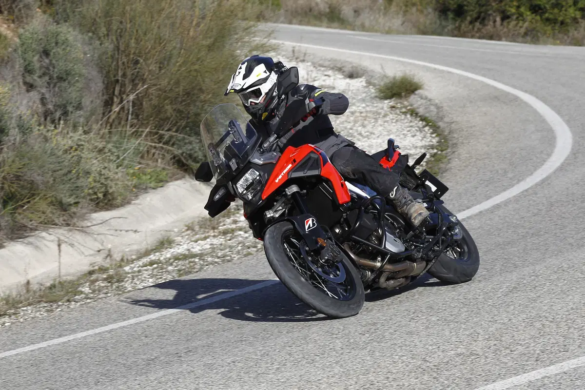 Suzuki V-Strom 1050XT TEST: design anni 80 con l'elettronica di oggi