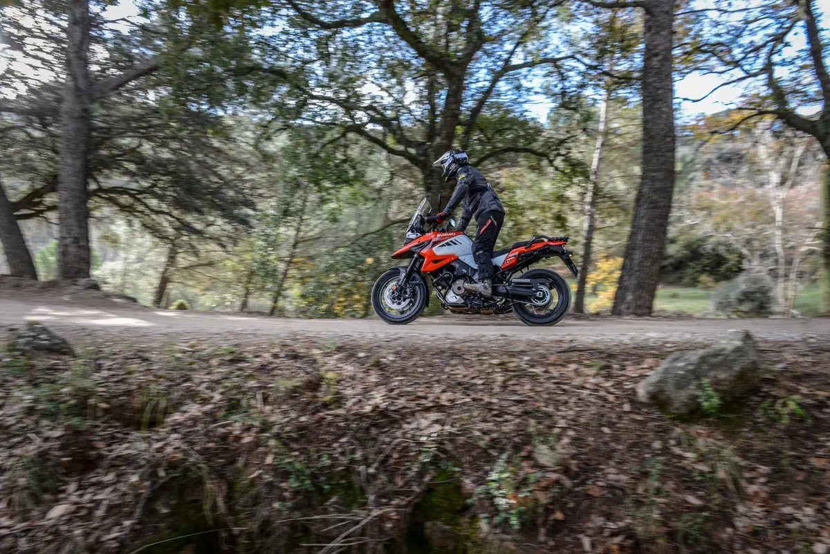 Suzuki V-Strom 1050XT TEST: design anni 80 con l'elettronica di oggi (2)