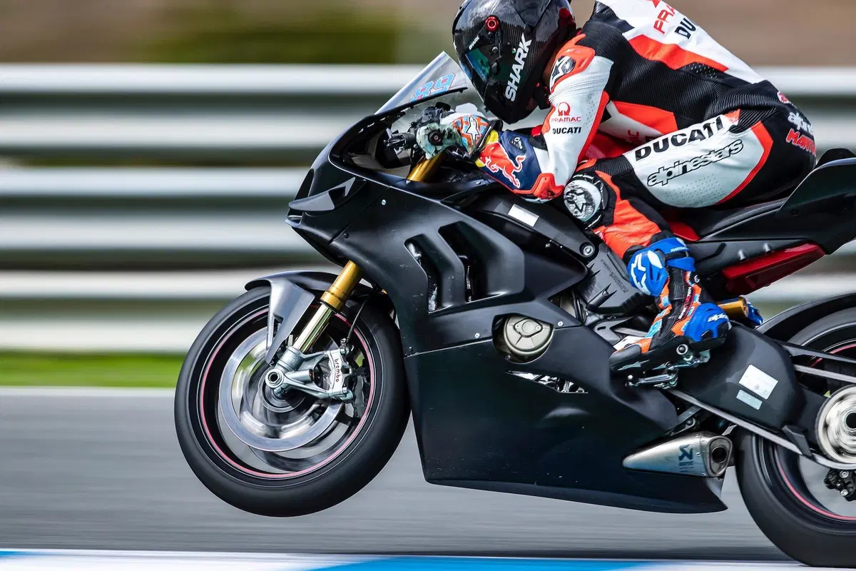 MotoGP. Piloti Ducati al completo sulla Panigale V4 [GALLERY] (17)