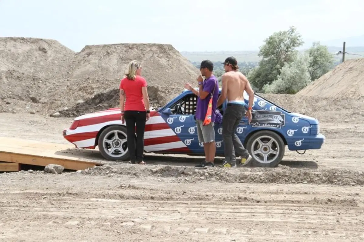 Travis Pastrana con Nitro Circus: 16 moto in back flip! (4)