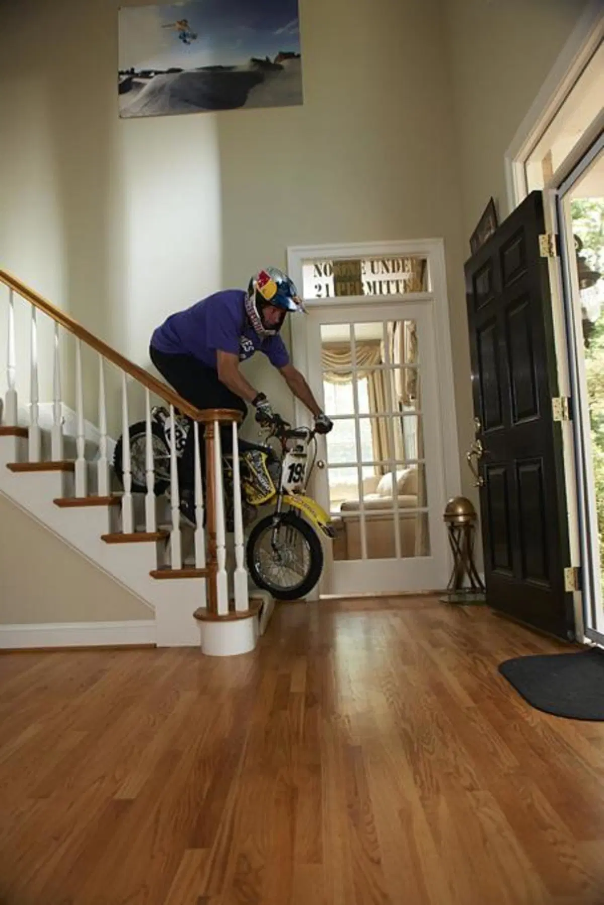 Travis Pastrana con Nitro Circus: 16 moto in back flip! (12)