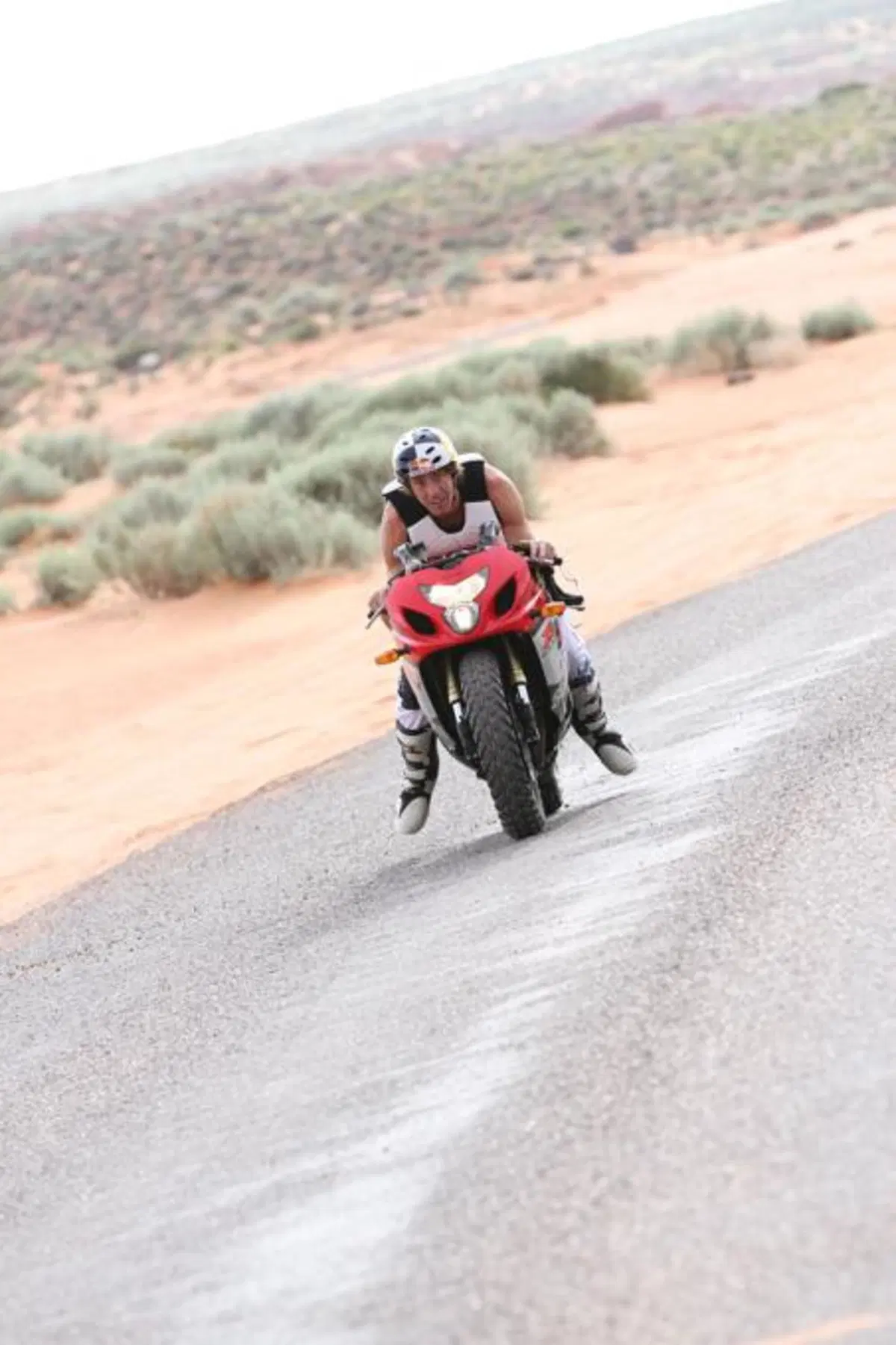 Travis Pastrana con Nitro Circus: 16 moto in back flip! (16)