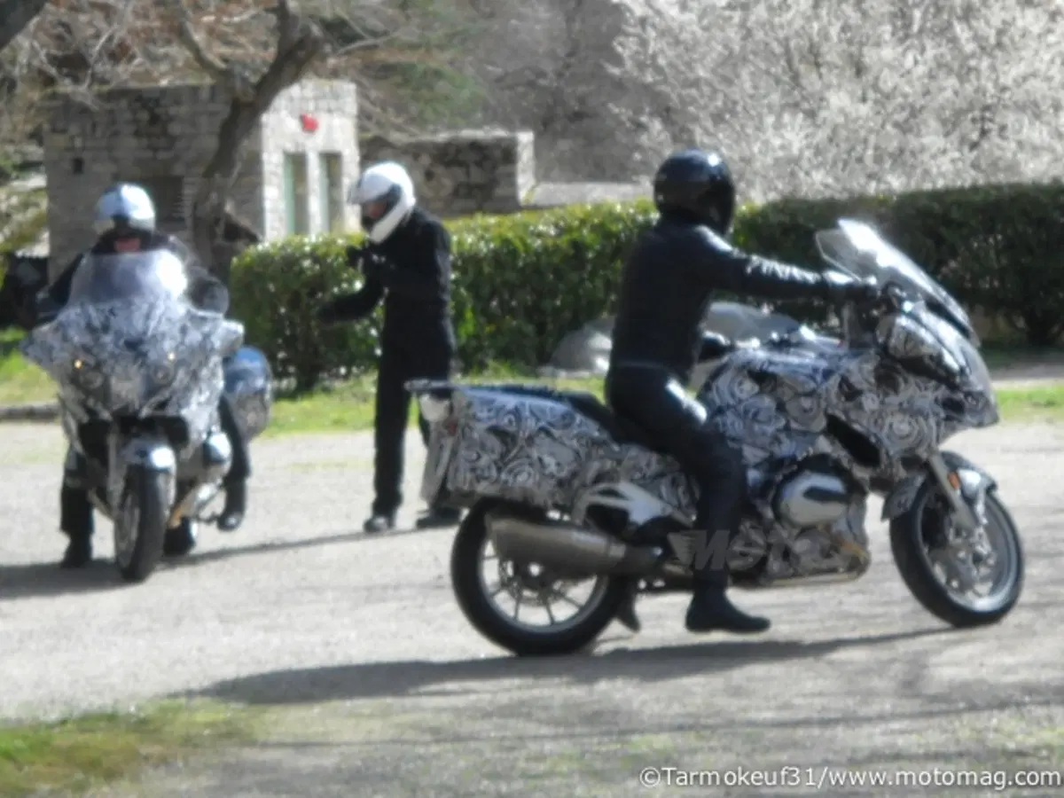 Video spia: la nuova BMW R1200RT 2014 (2)