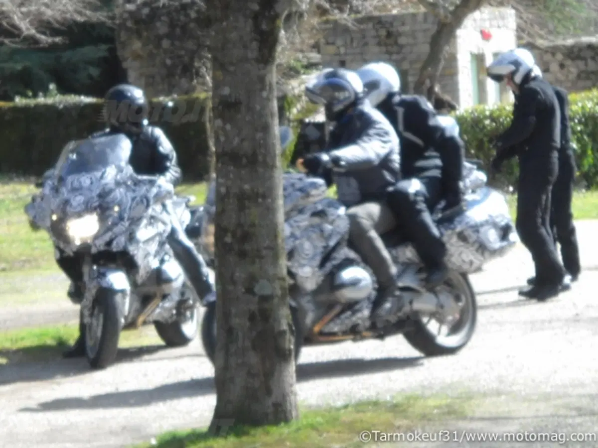 Video spia: la nuova BMW R1200RT 2014 (4)