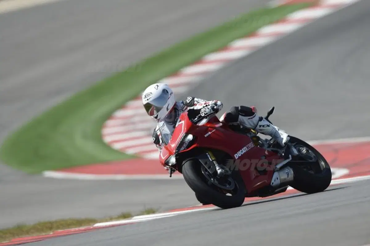 Ducati 1199 Panigale R  (4)