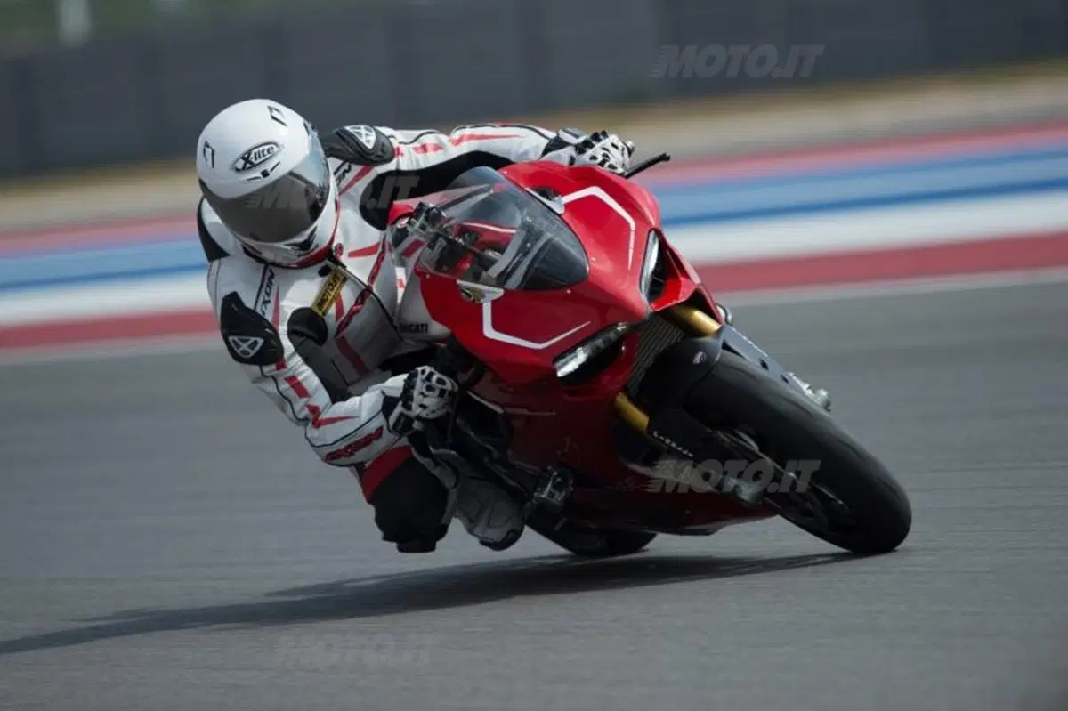 Ducati 1199 Panigale R  (9)