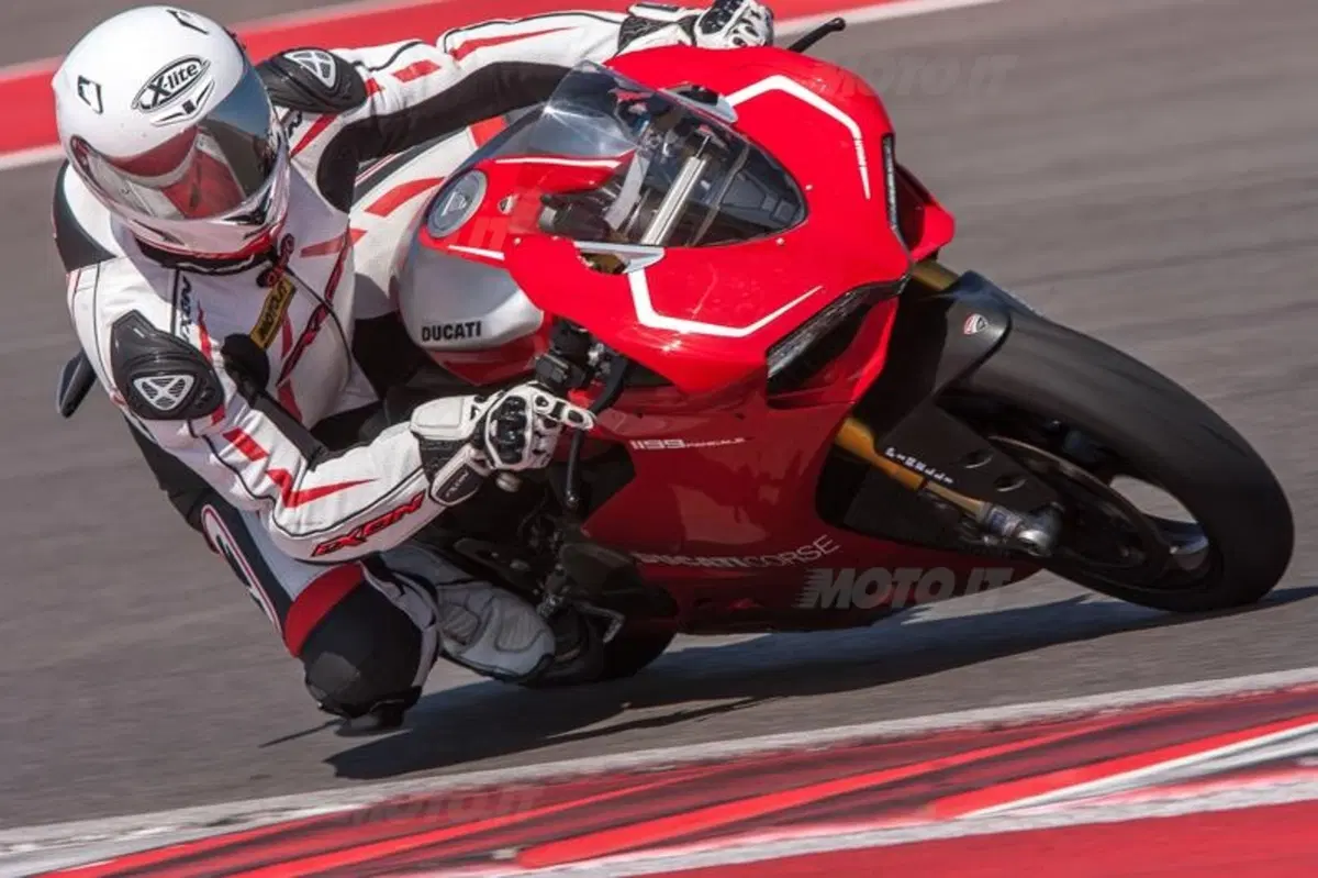 Ducati 1199 Panigale R  (12)