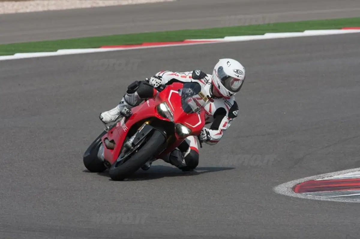 Ducati 1199 Panigale R  (13)