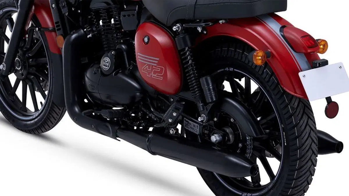 Jawa “42” 2021.  Nuova versione café racer