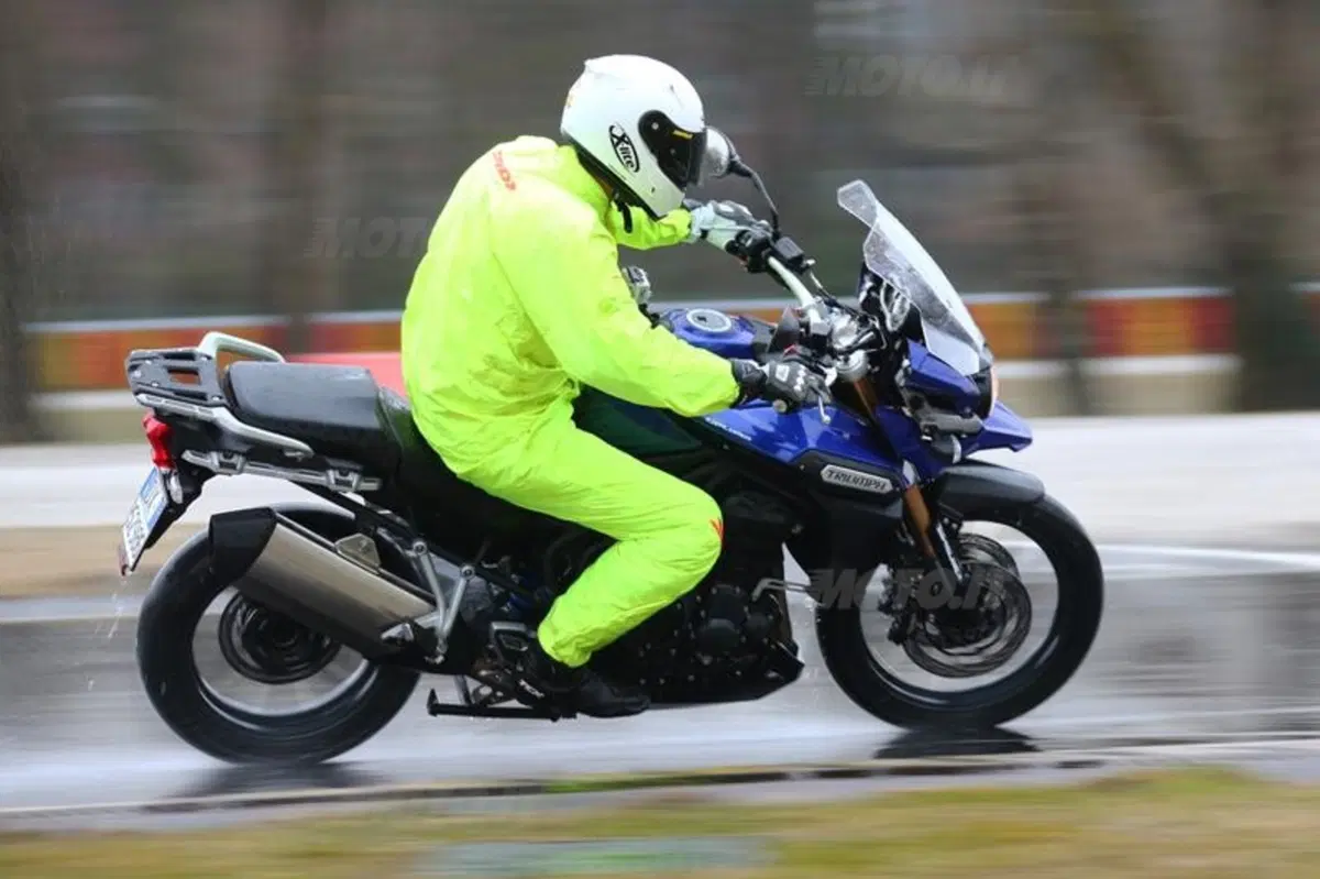 Test Metzeler Tourance Next. Il nuovo pneumatico maxi enduro vince anche sul bagnato 