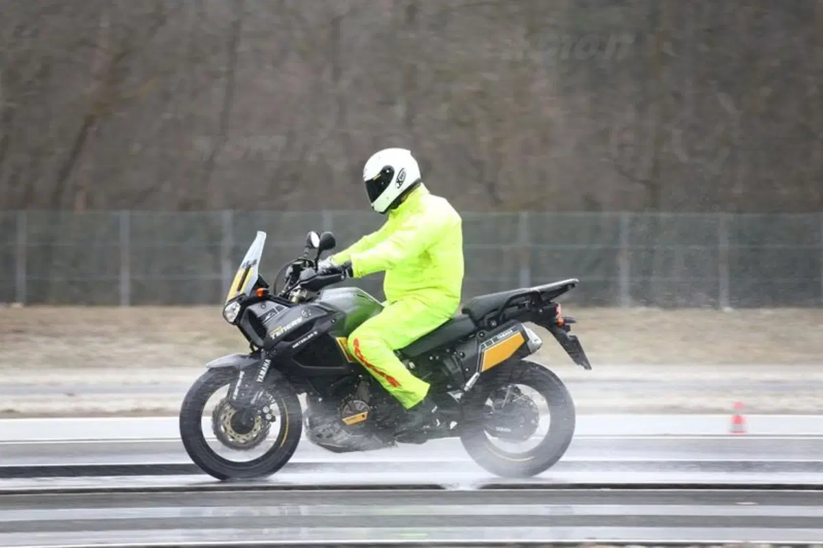 Test Metzeler Tourance Next. Il nuovo pneumatico maxi enduro vince anche sul bagnato  (2)