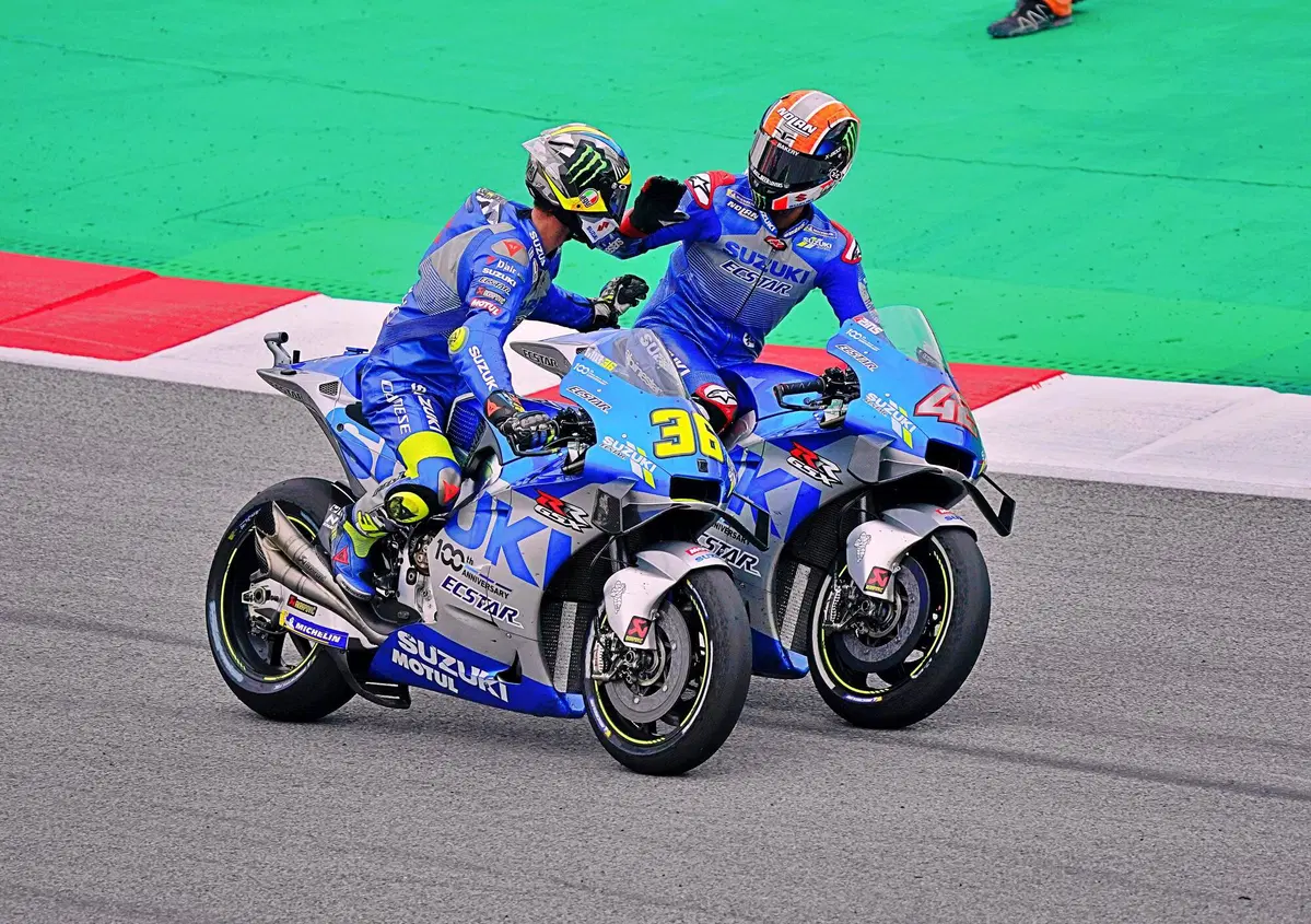MotoGP. Alex Rins e le gerarchie nel box con Joan Mir: "Mi sento il numero 1"