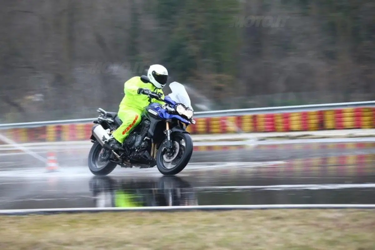 Test Metzeler Tourance Next. Il nuovo pneumatico maxi enduro vince anche sul bagnato  (6)