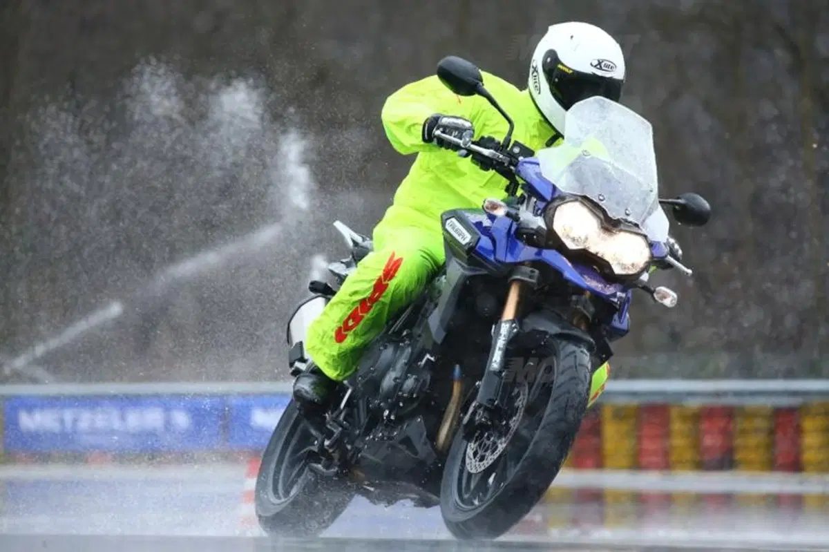 Test Metzeler Tourance Next. Il nuovo pneumatico maxi enduro vince anche sul bagnato  (11)