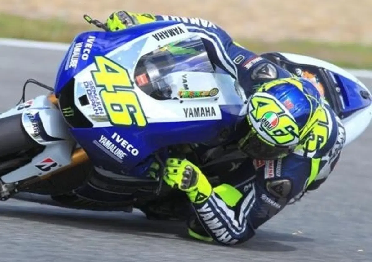 Rossi: "Ehi Marc Marquez vado bene cos&igrave;?"