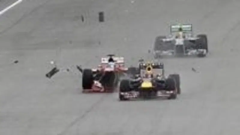 Alonso: la fotosequenza dell'incidente di Sepang  