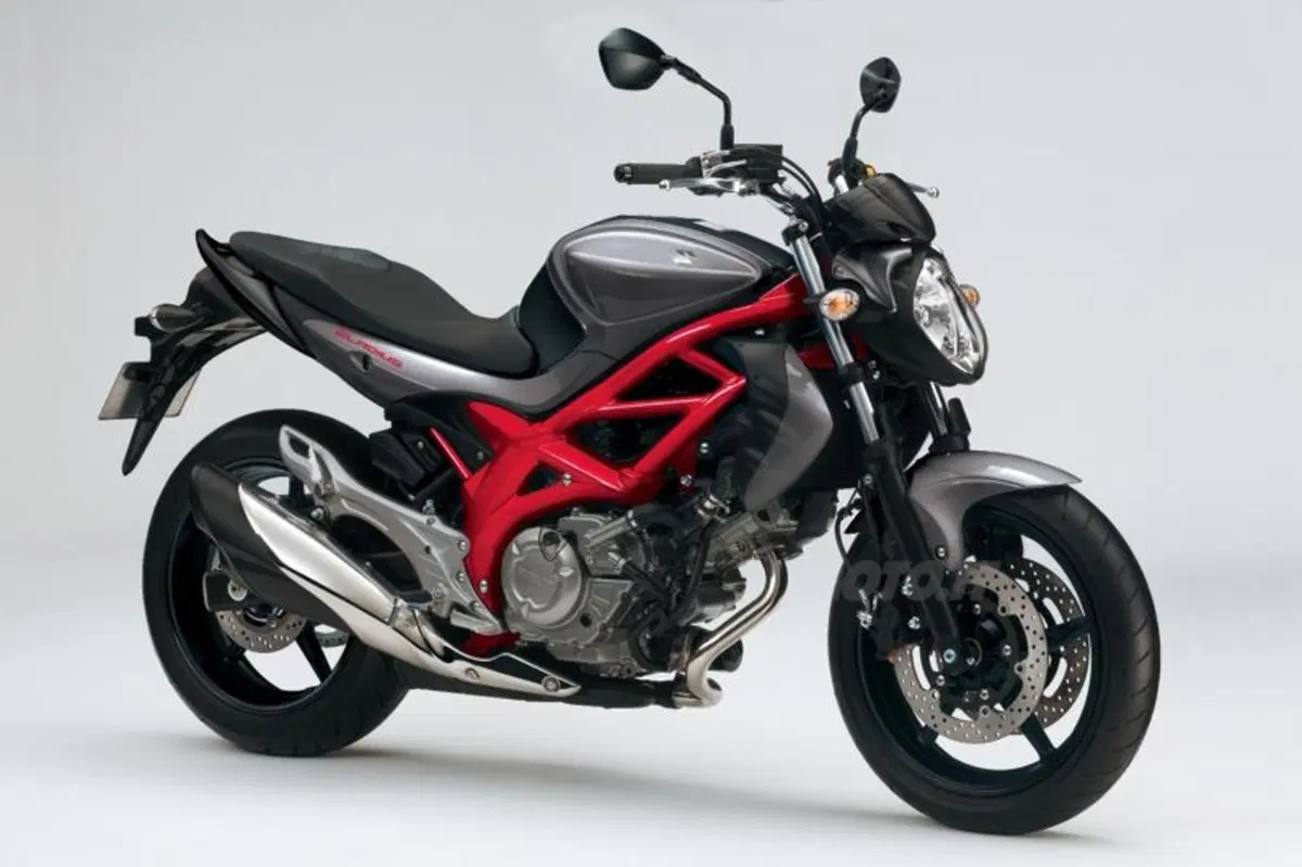 Nuovi colori per la Suzuki Gladius (2)