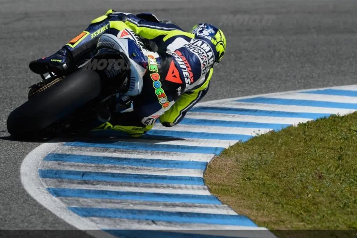 Rossi: "Me la posso giocare con Lorenzo", e gli altri non stanno a guardare (8)