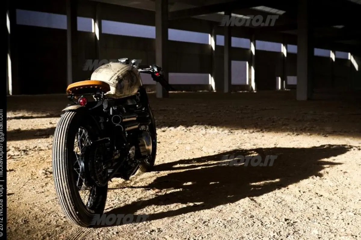 CML Classic Special: Triumph Thruxton Queen Elizabeth Coronation (5)