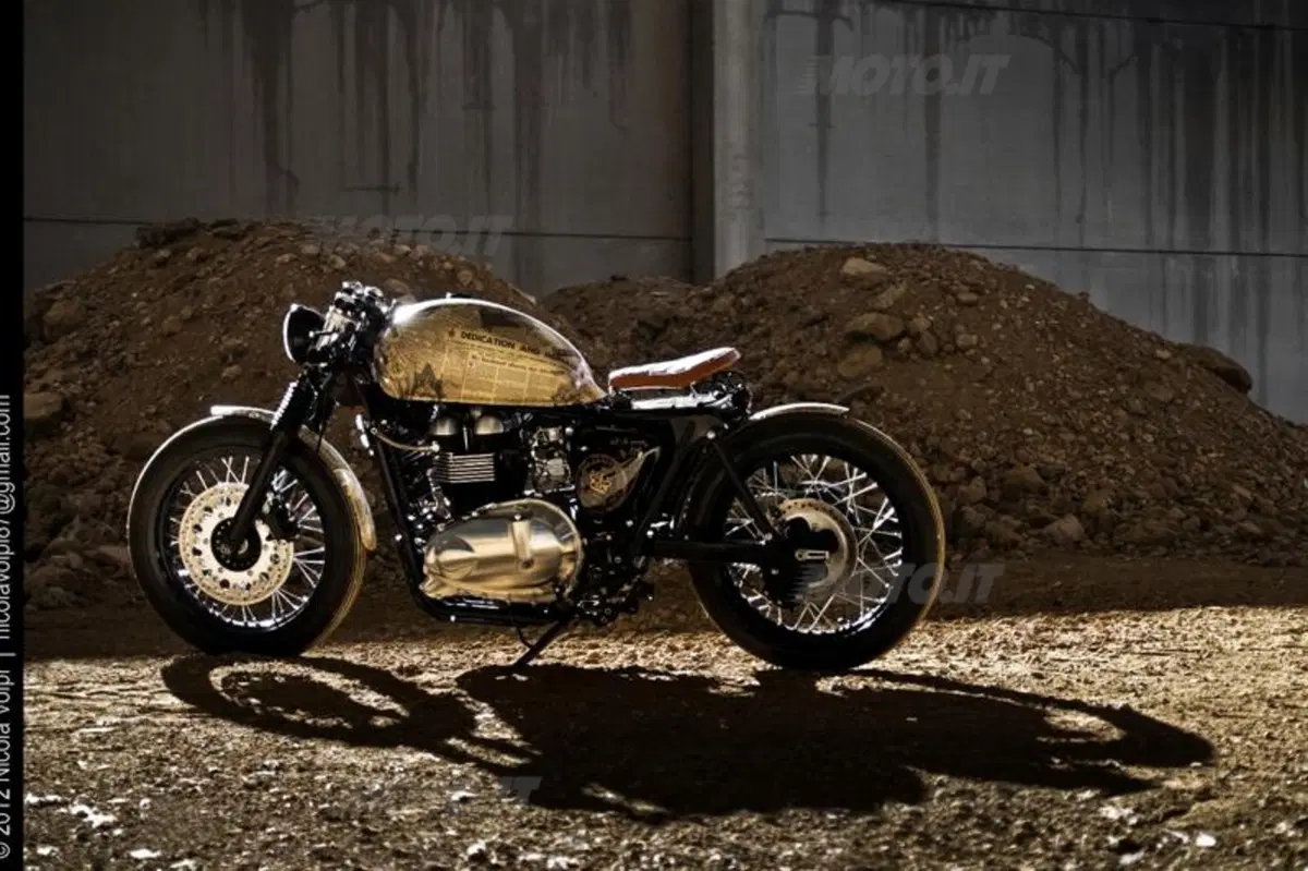 CML Classic Special: Triumph Thruxton Queen Elizabeth Coronation (11)