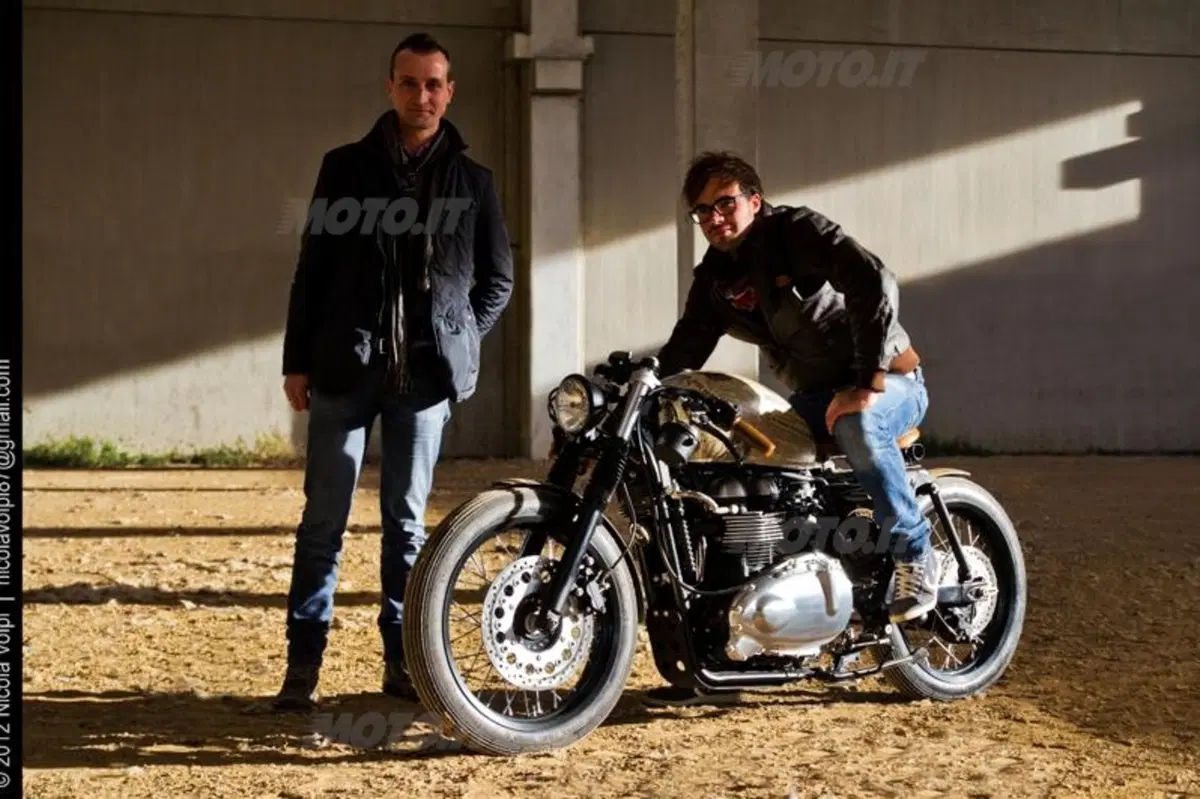 CML Classic Special: Triumph Thruxton Queen Elizabeth Coronation (12)