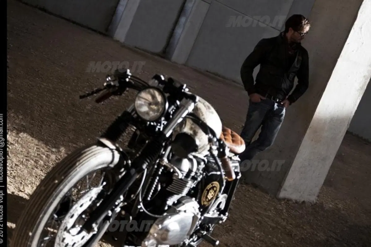 CML Classic Special: Triumph Thruxton Queen Elizabeth Coronation (13)