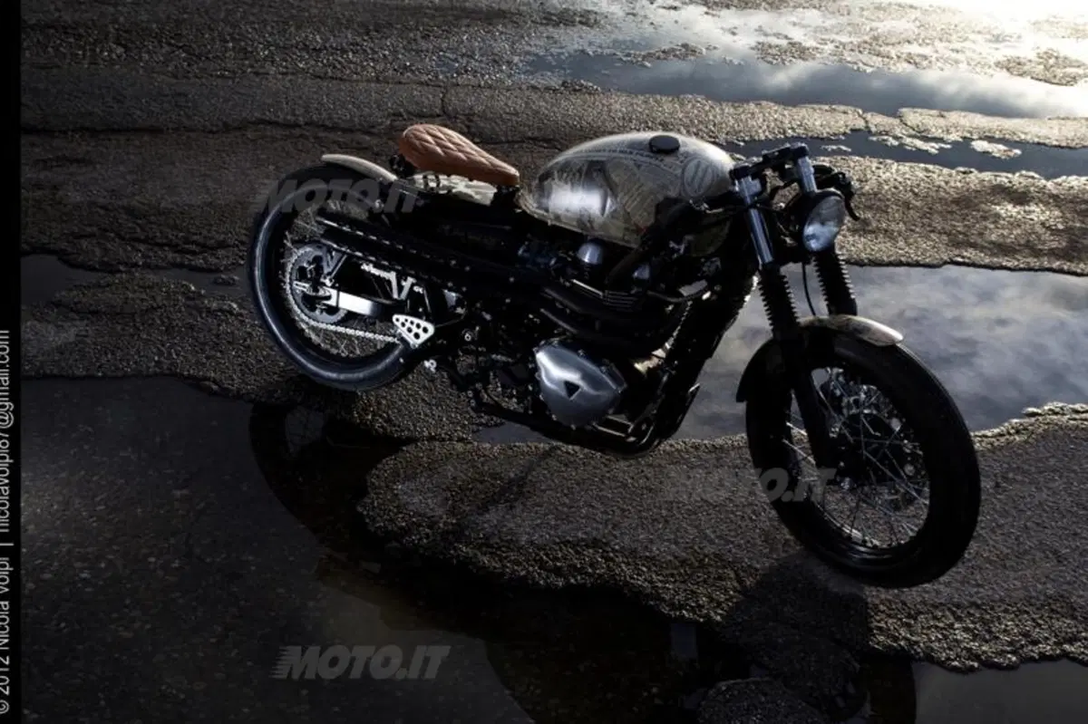 CML Classic Special: Triumph Thruxton Queen Elizabeth Coronation (14)